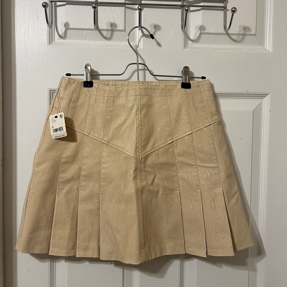 NWT Free People high waisted light tan / cream suede mini skirt size 6